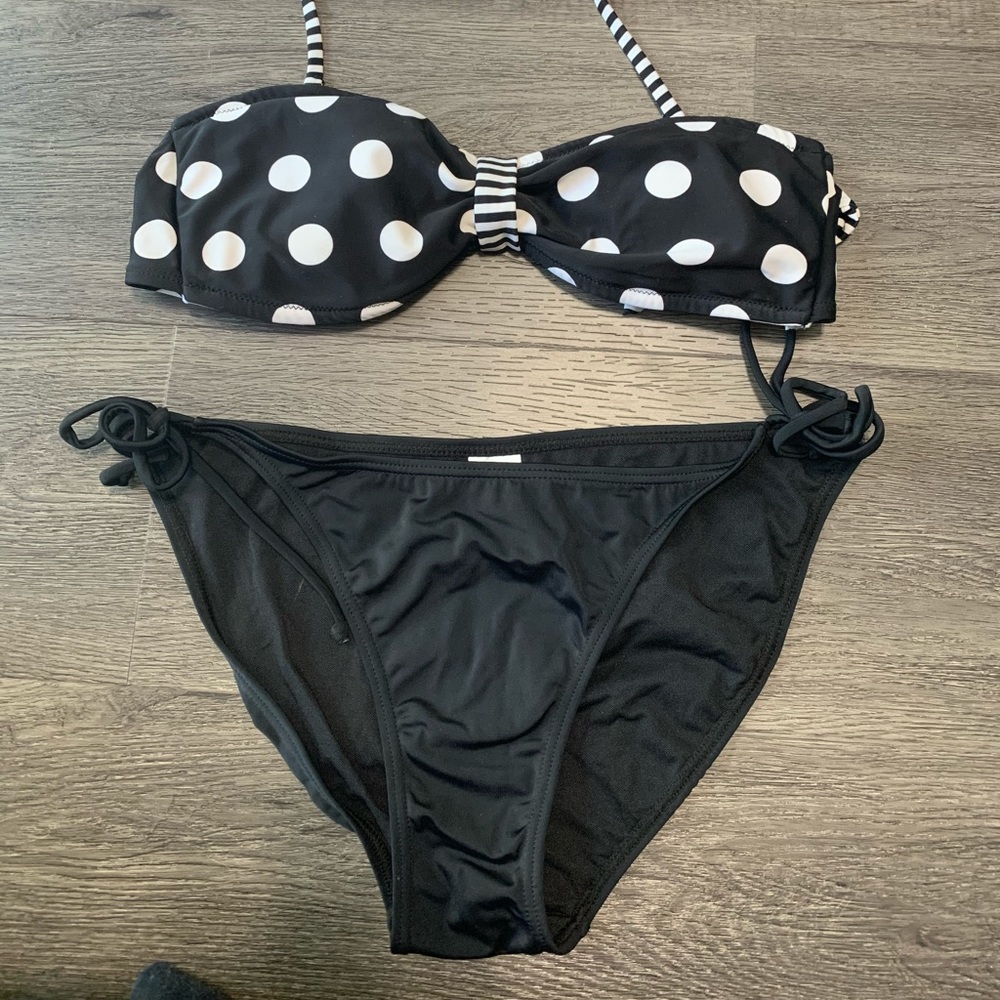 Bikini bundle! - Picture 2 of 2